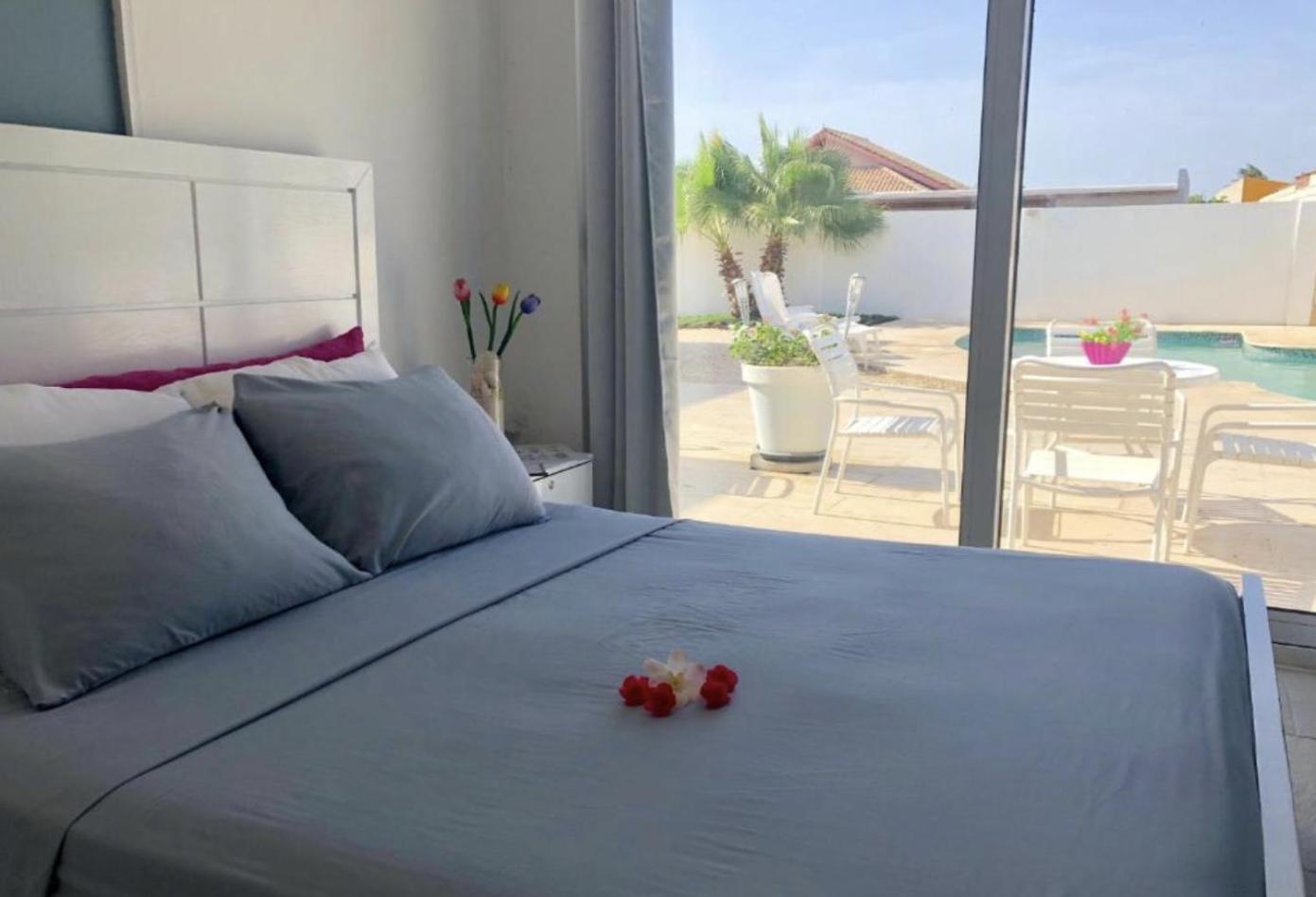 פאלם ביץ' Genesis Apartments מראה חיצוני תמונה