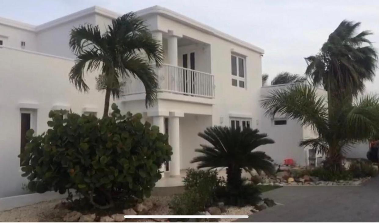 פאלם ביץ' Genesis Apartments מראה חיצוני תמונה